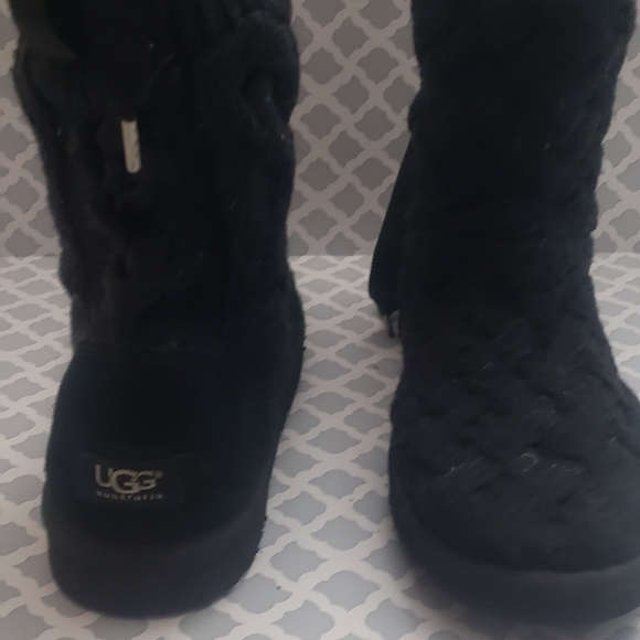 Ugg Black Knit Booties w/Ribbon Back Ties - Picture 2 of 3